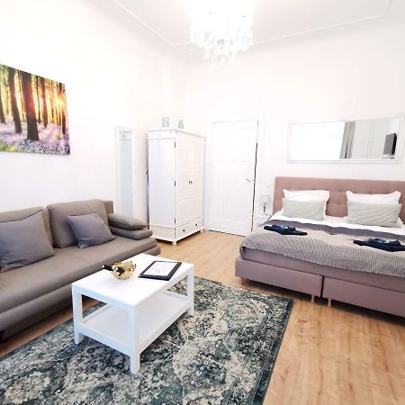 Kvh By Rockchair Apartments L Superhost Status L Boxspringbett Am Schloss Charlottenburg Welcomes You! Berlín Exteriér fotografie