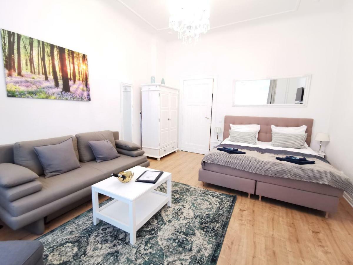 Kvh By Rockchair Apartments L Superhost Status L Boxspringbett Am Schloss Charlottenburg Welcomes You! Berlín Exteriér fotografie